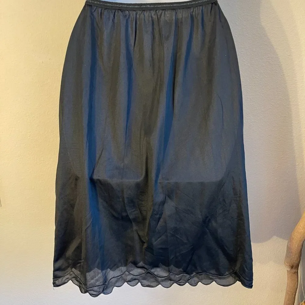 Vintage black 1/2 slip, lace and satin applique, gorgeous! 1940's 1950's - Picture 4 of 12